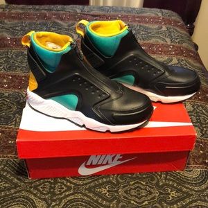 Nike Air Huarache Run Mid